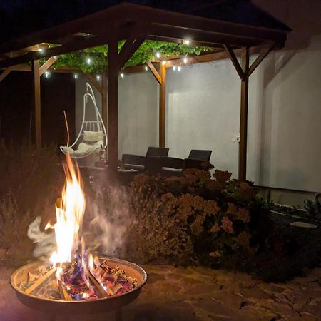 Jera Pince Es Vendeghaz Villa Somlovasarhely ภายนอก รูปภาพ