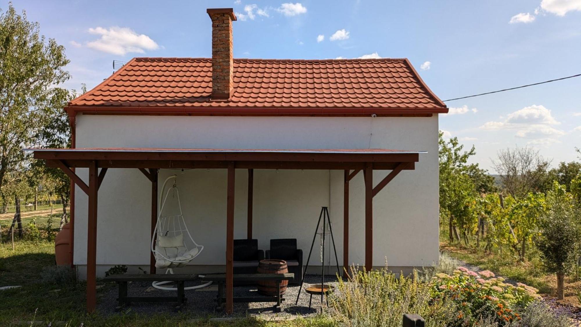 Jera Pince Es Vendeghaz Villa Somlovasarhely ภายนอก รูปภาพ